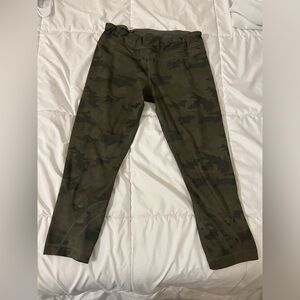Lululemon Athletica Cropped Leggings